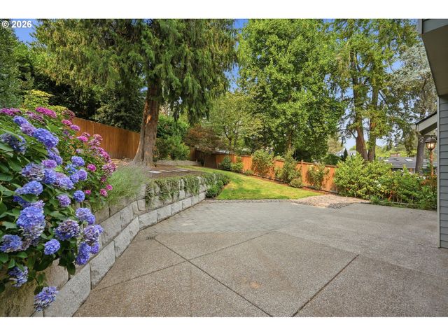 19477 VIEW Dr, West Linn, OR 97068