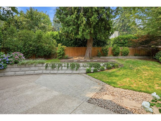19477 VIEW Dr, West Linn, OR 97068