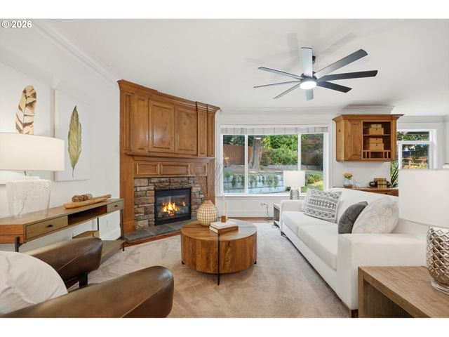 19477 VIEW Dr, West Linn, OR 97068