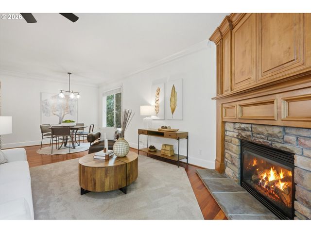 19477 VIEW Dr, West Linn, OR 97068