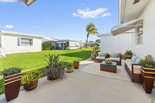 1105 Reposo Avenue, Boynton Beach, FL 33426