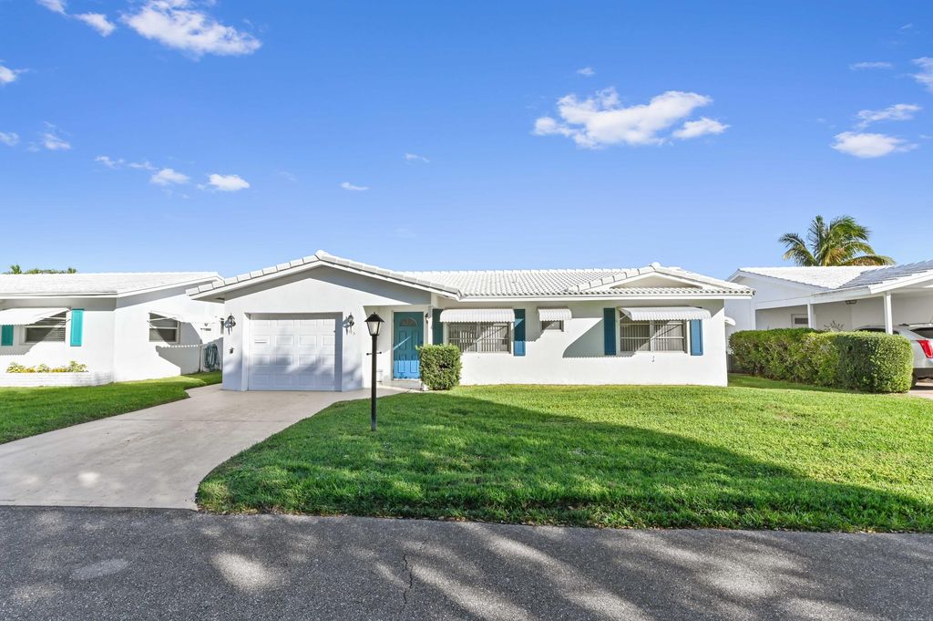 1105 Reposo Avenue, Boynton Beach, FL 33426