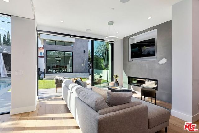 489 S Willaman Drive, Los Angeles, CA 90048