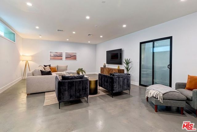 489 S Willaman Drive, Los Angeles, CA 90048