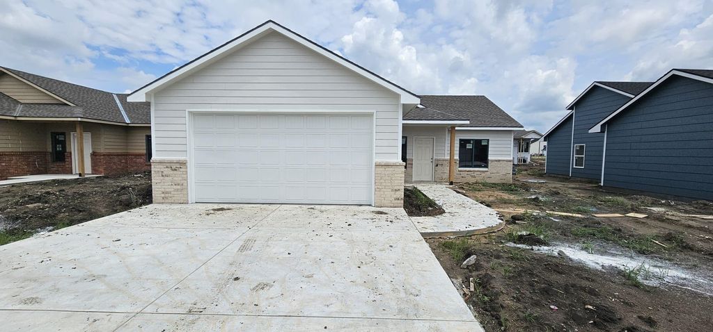 5115 N Toben Ct, Bel Aire, KS 67226