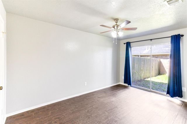 103 Almond Drive, Lake Jackson, TX 77566