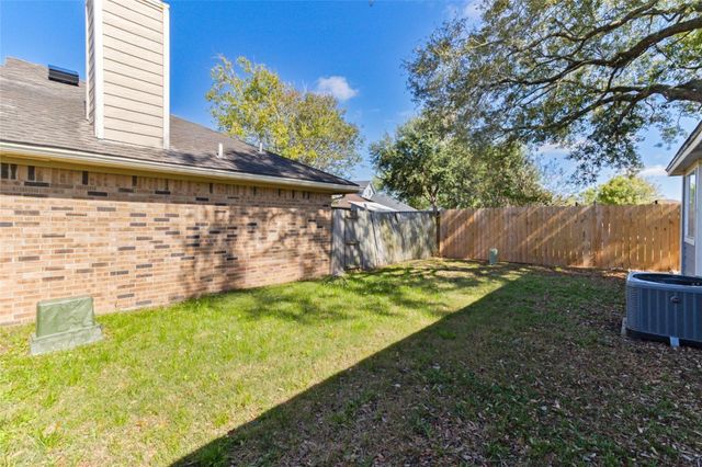 103 Almond Drive, Lake Jackson, TX 77566