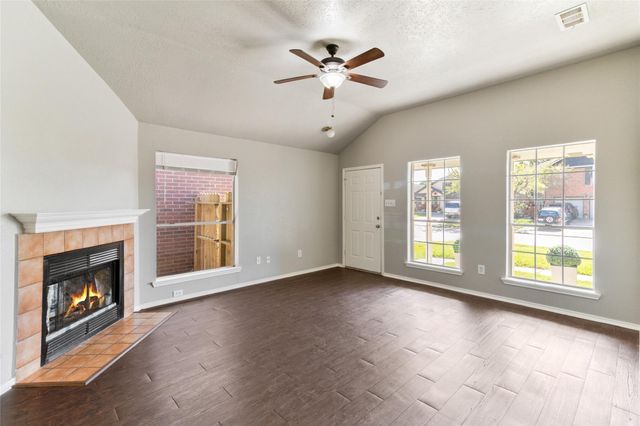 103 Almond Drive, Lake Jackson, TX 77566