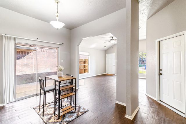 103 Almond Drive, Lake Jackson, TX 77566