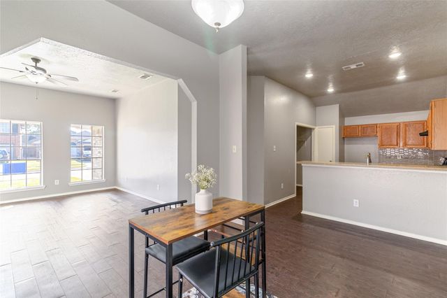 103 Almond Drive, Lake Jackson, TX 77566