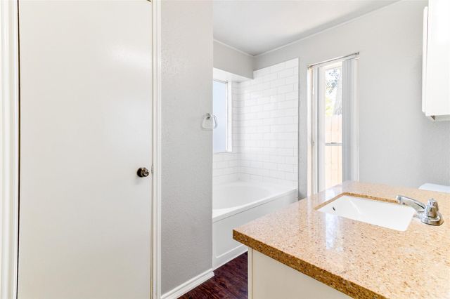 103 Almond Drive, Lake Jackson, TX 77566