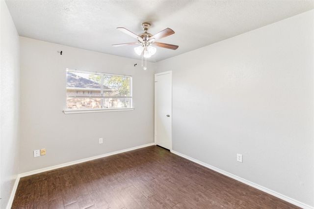 103 Almond Drive, Lake Jackson, TX 77566