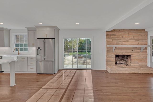 1032 Edwin Warner Dr, Nashville, TN 37205