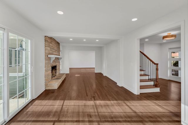 1032 Edwin Warner Dr, Nashville, TN 37205