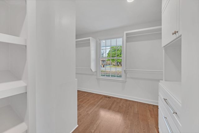 1032 Edwin Warner Dr, Nashville, TN 37205