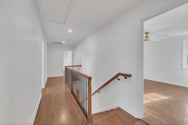 1032 Edwin Warner Dr, Nashville, TN 37205