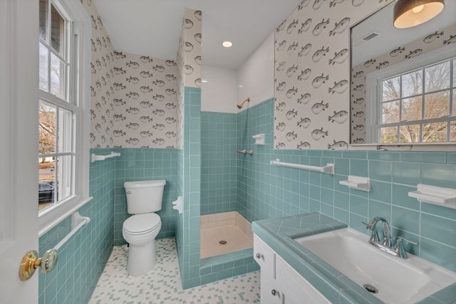 1032 Edwin Warner Dr, Nashville, TN 37205