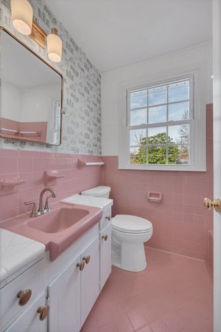 1032 Edwin Warner Dr, Nashville, TN 37205