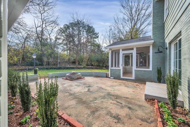 1032 Edwin Warner Dr, Nashville, TN 37205