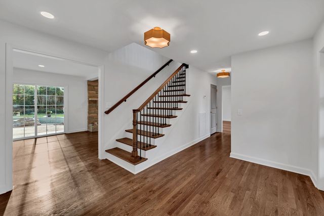 1032 Edwin Warner Dr, Nashville, TN 37205