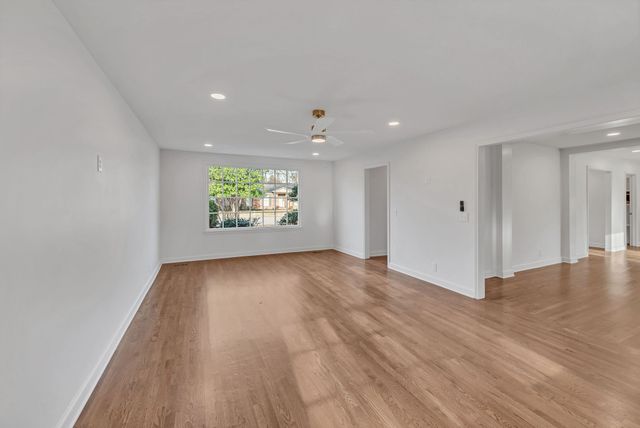 1032 Edwin Warner Dr, Nashville, TN 37205