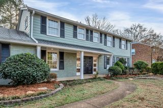 1032 Edwin Warner Dr, Nashville, TN 37205