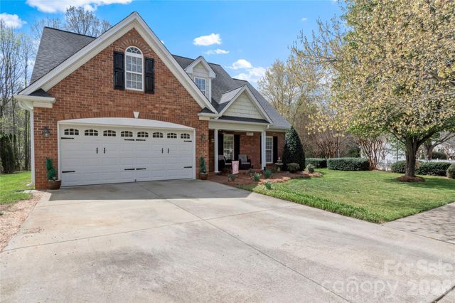 1498 Finwick Drive, Pfafftown, NC 27040