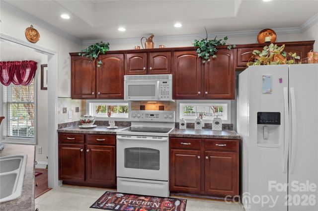 1498 Finwick Drive, Pfafftown, NC 27040