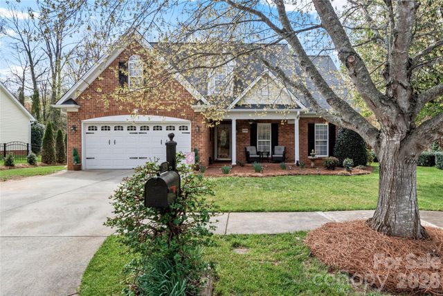 1498 Finwick Drive, Pfafftown, NC 27040