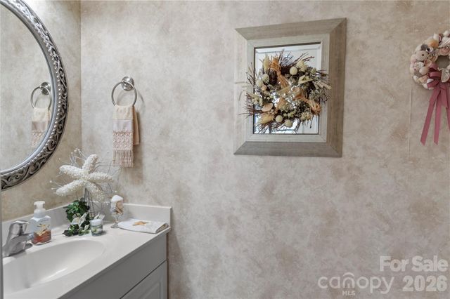 1498 Finwick Drive, Pfafftown, NC 27040