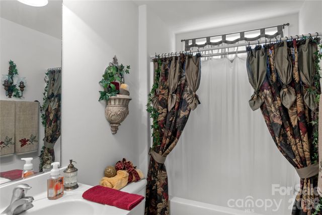 1498 Finwick Drive, Pfafftown, NC 27040