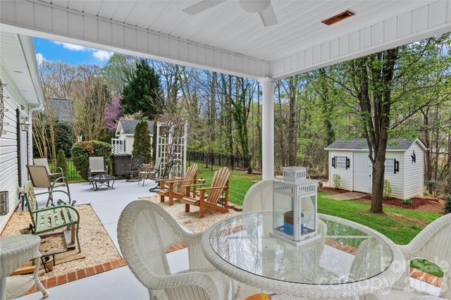 1498 Finwick Drive, Pfafftown, NC 27040