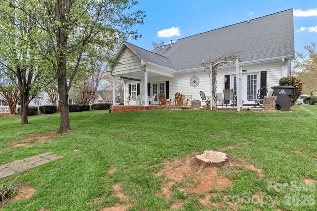 1498 Finwick Drive, Pfafftown, NC 27040