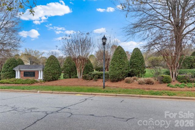 1498 Finwick Drive, Pfafftown, NC 27040