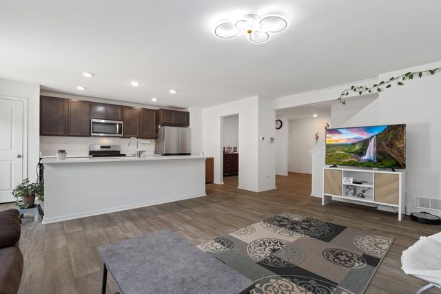 2051 Canyon Creek Court, Aurora, IL 60503