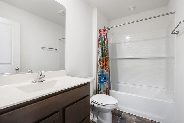 2051 Canyon Creek Court, Aurora, IL 60503