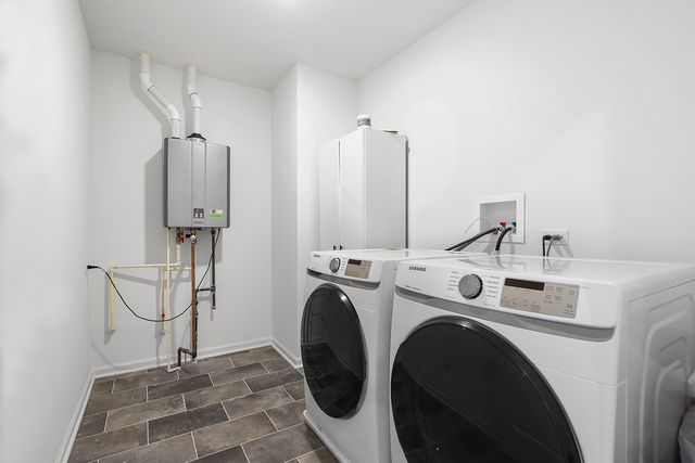 2051 Canyon Creek Court, Aurora, IL 60503