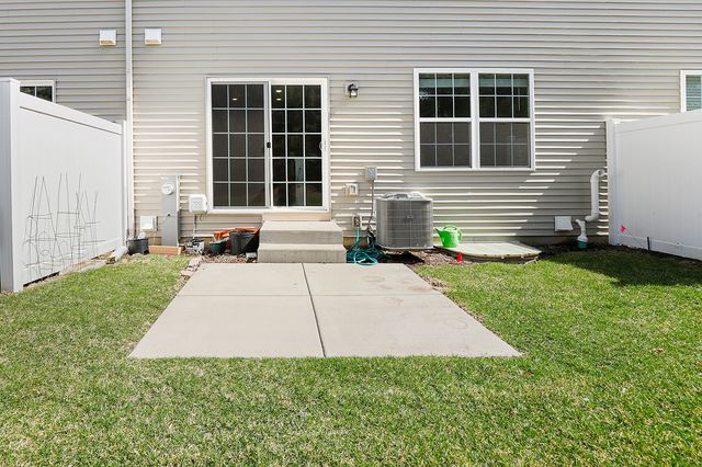 2051 Canyon Creek Court, Aurora, IL 60503