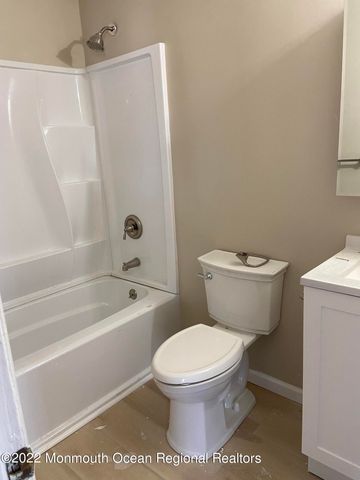 211 Henley Avenue, Pine Beach, NJ 08741