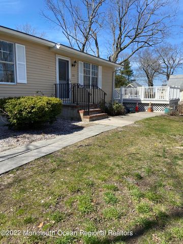 211 Henley Avenue, Pine Beach, NJ 08741