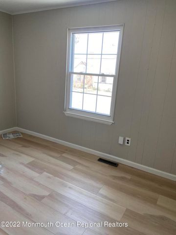 211 Henley Avenue, Pine Beach, NJ 08741