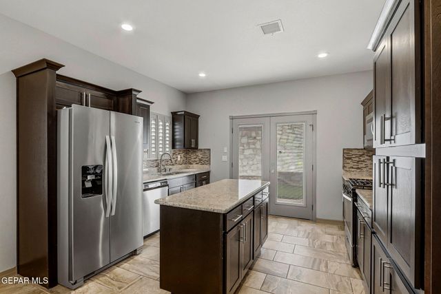 465 PRIME DESERT Drive, El Paso, TX 79932