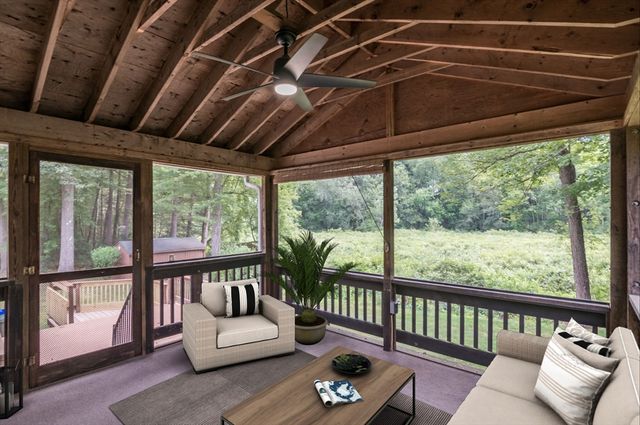 1 Maplewood Dr, Wilbraham, MA 01095