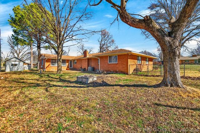 1507 Crescent Drive, Bartlesville, OK 74006