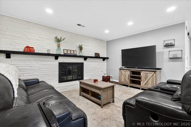 1507 Crescent Drive, Bartlesville, OK 74006