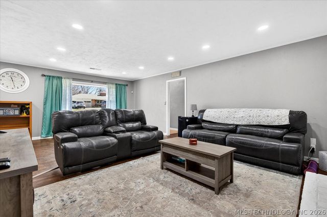 1507 Crescent Drive, Bartlesville, OK 74006