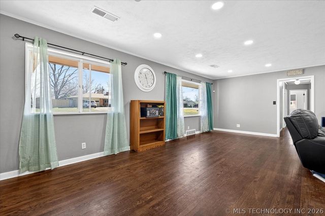 1507 Crescent Drive, Bartlesville, OK 74006