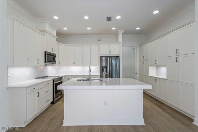 9032 Calypso CT, Naples, FL 34112