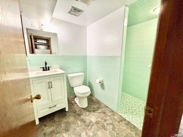 617 Sierra Drive, Lincoln, NE 68505