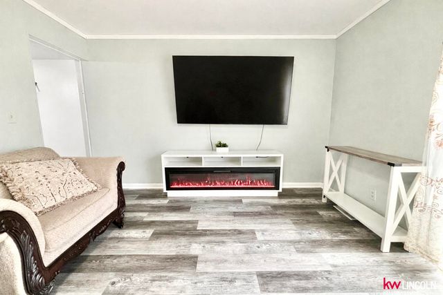 617 Sierra Drive, Lincoln, NE 68505